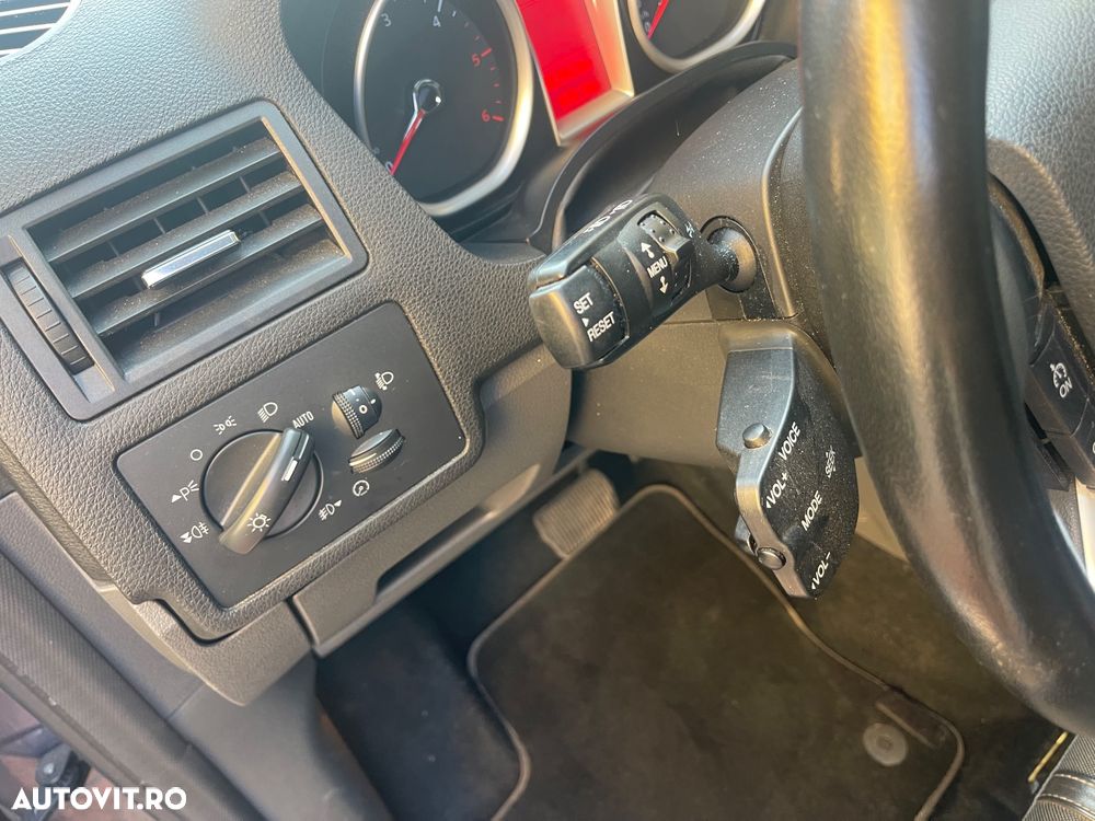 Ford Kuga - 8