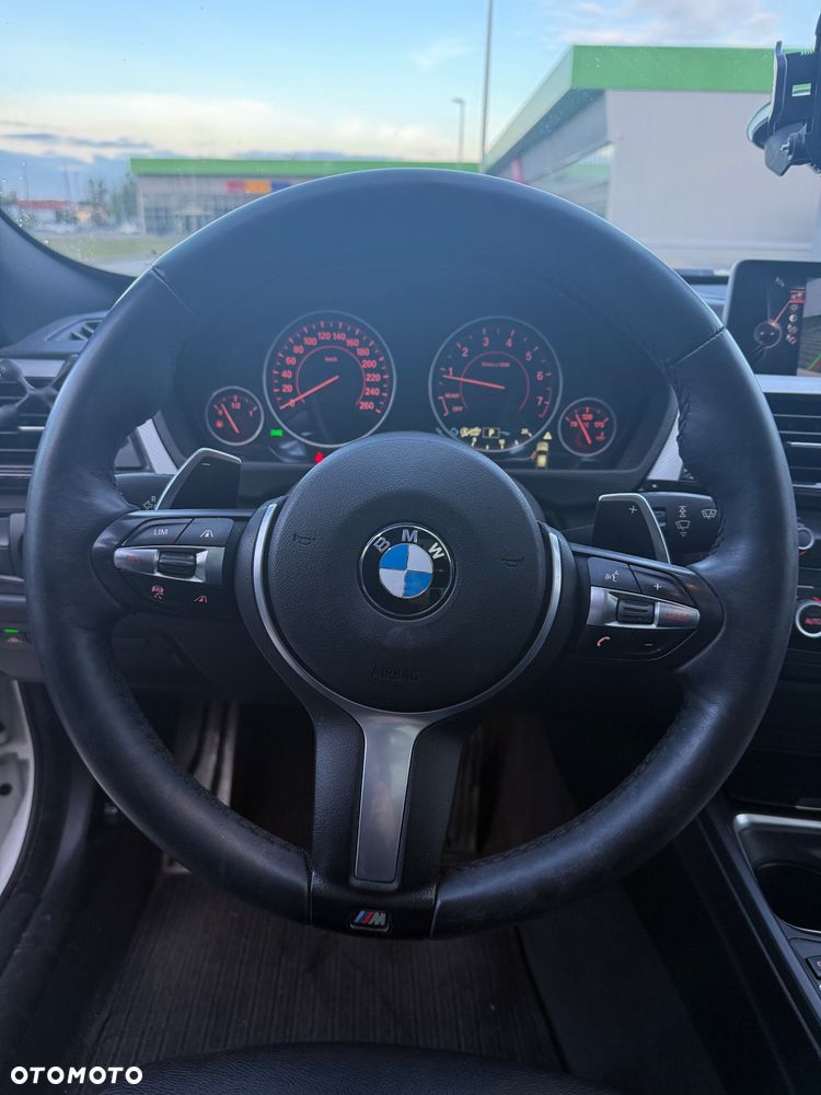 BMW 3GT 328i xDrive M Sport - 13