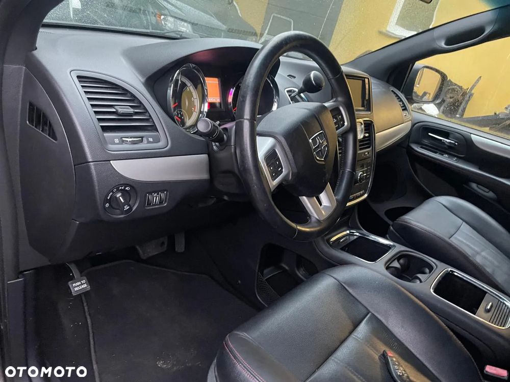 Dodge Grand Caravan - 28