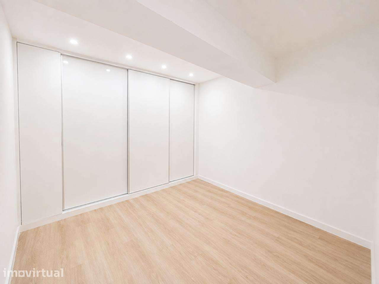 Imóvel Renovado com 3 Habitações Independentes - Grande imagem: 5/27