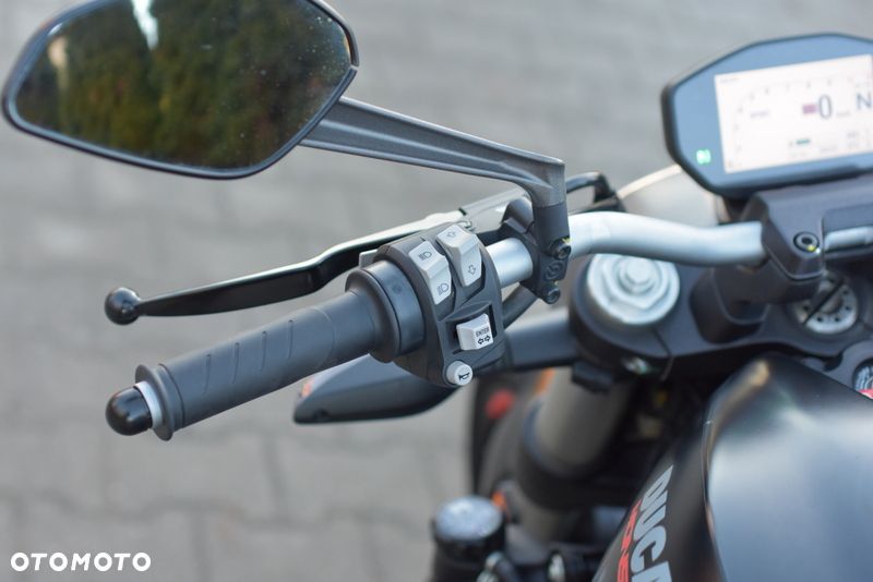 Ducati Monster - 29