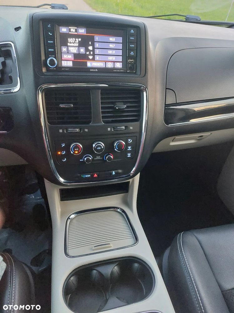 Dodge Grand Caravan - 12
