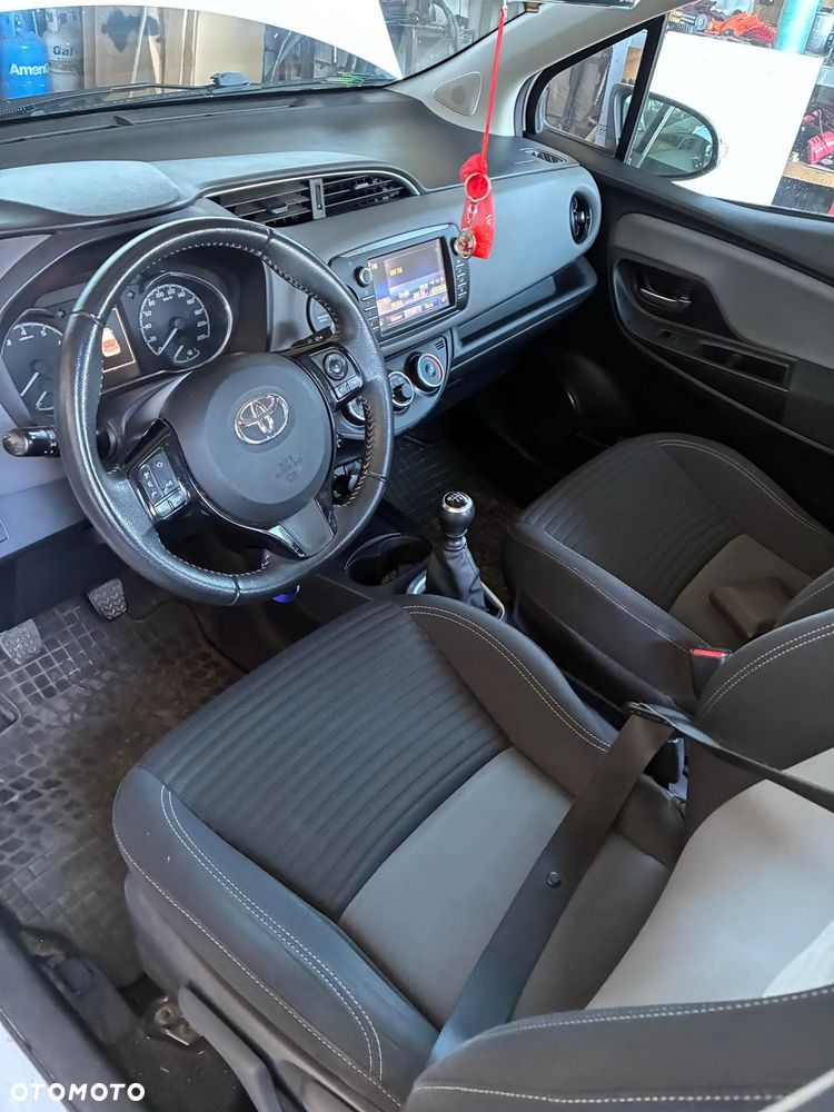 Toyota Yaris 1.5 Premium - 2