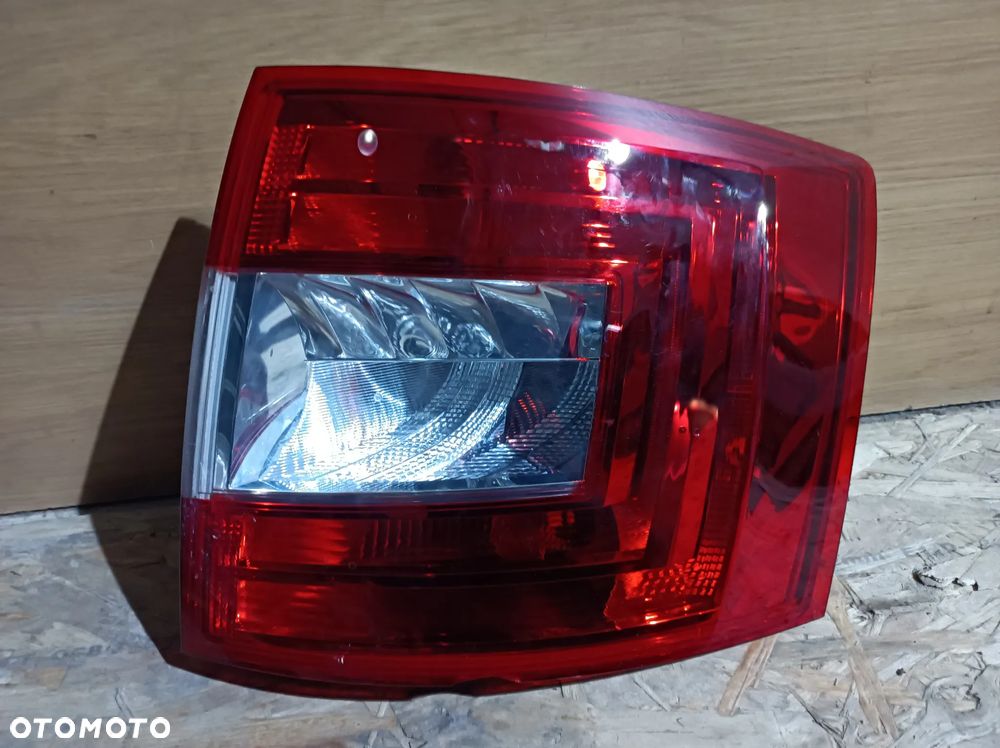 LAMPA TYLNA PRAWA SKODA OCTAVIA III 13- KOMBI 5E9945096