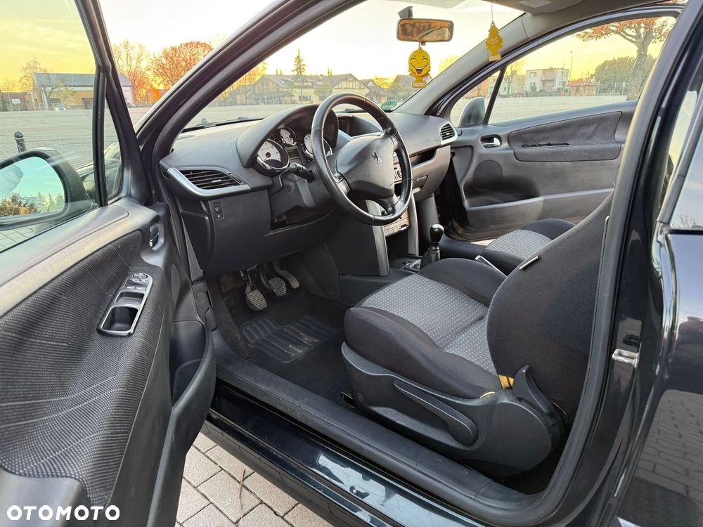 Peugeot 207 - 10