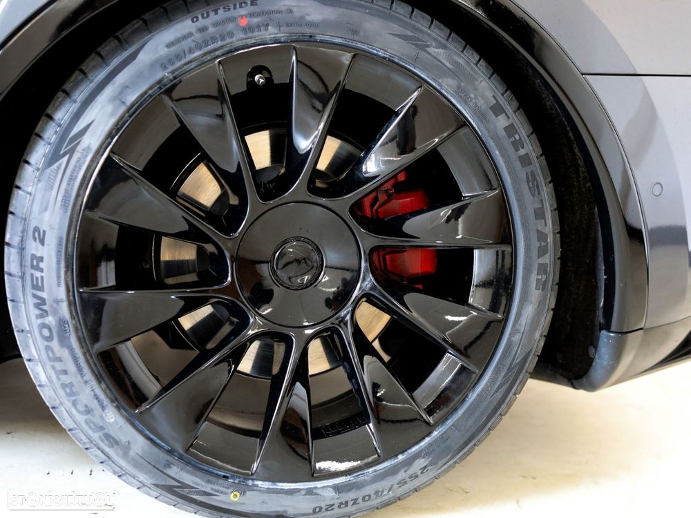 Tesla Model Y Long-Range RWD - 24