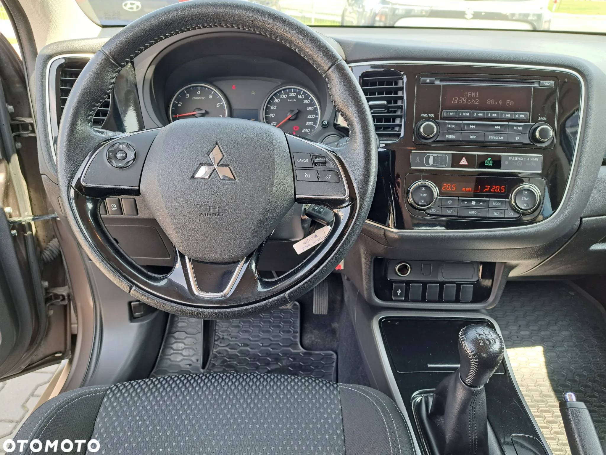 Mitsubishi Outlander 2.0 Invite + 2WD - 11