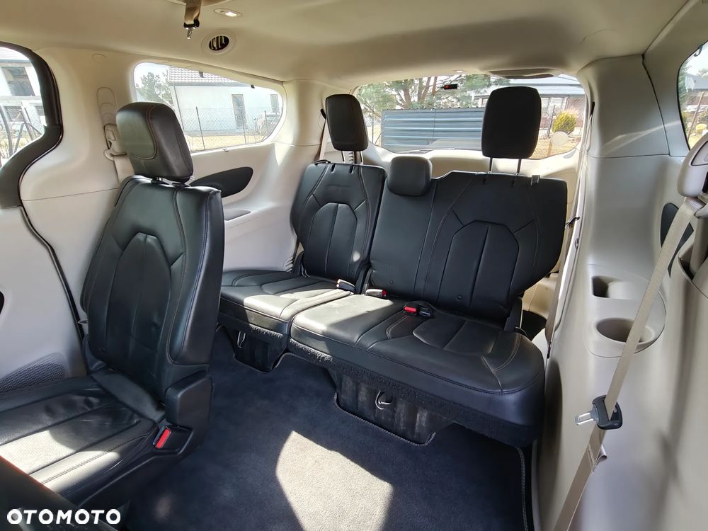 Chrysler Pacifica - 7