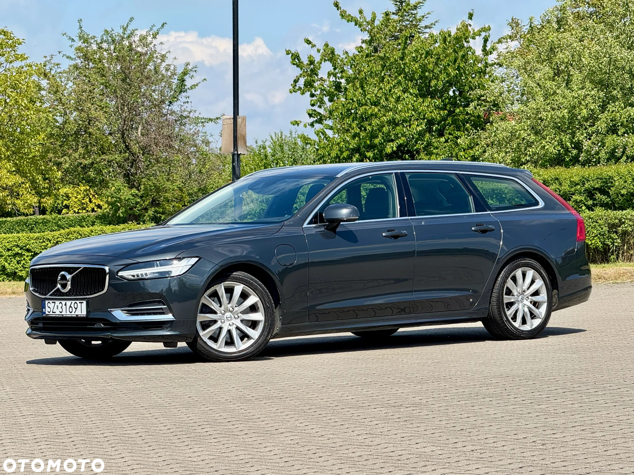 Volvo V90 T8 AWD Plug-In Hybrid Momentum Pro - 3