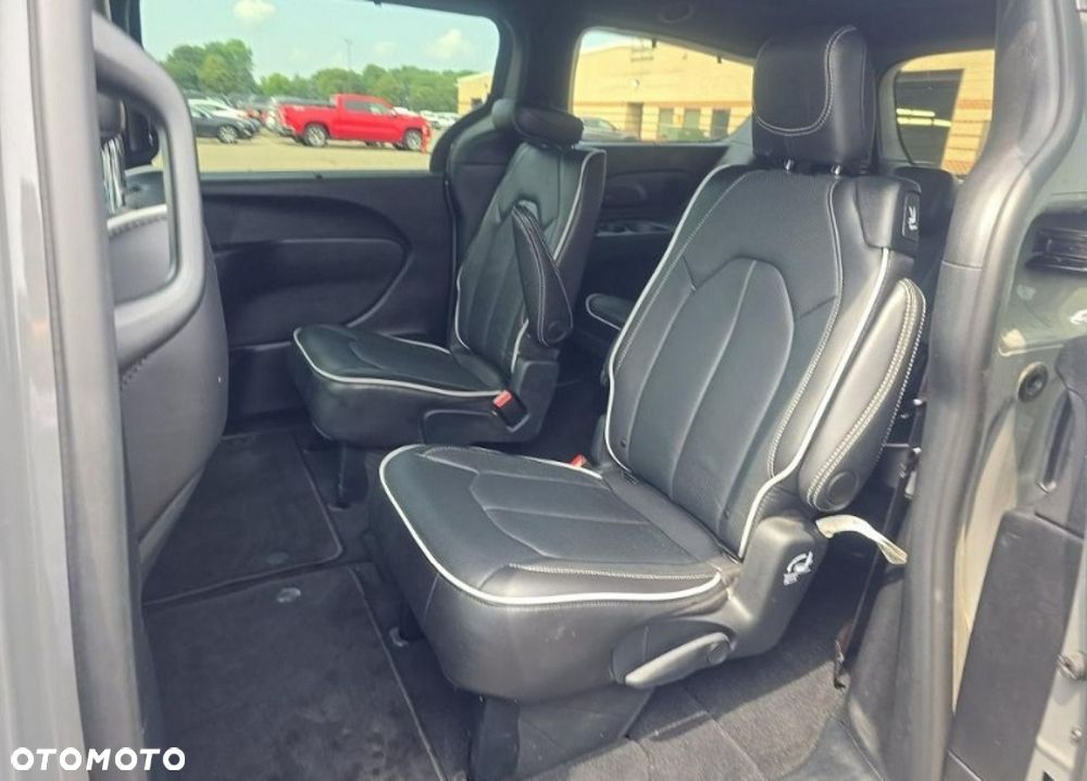 Chrysler Pacifica - 11