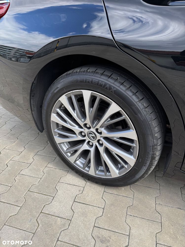 Lexus ES 300h Business Edition + - 28