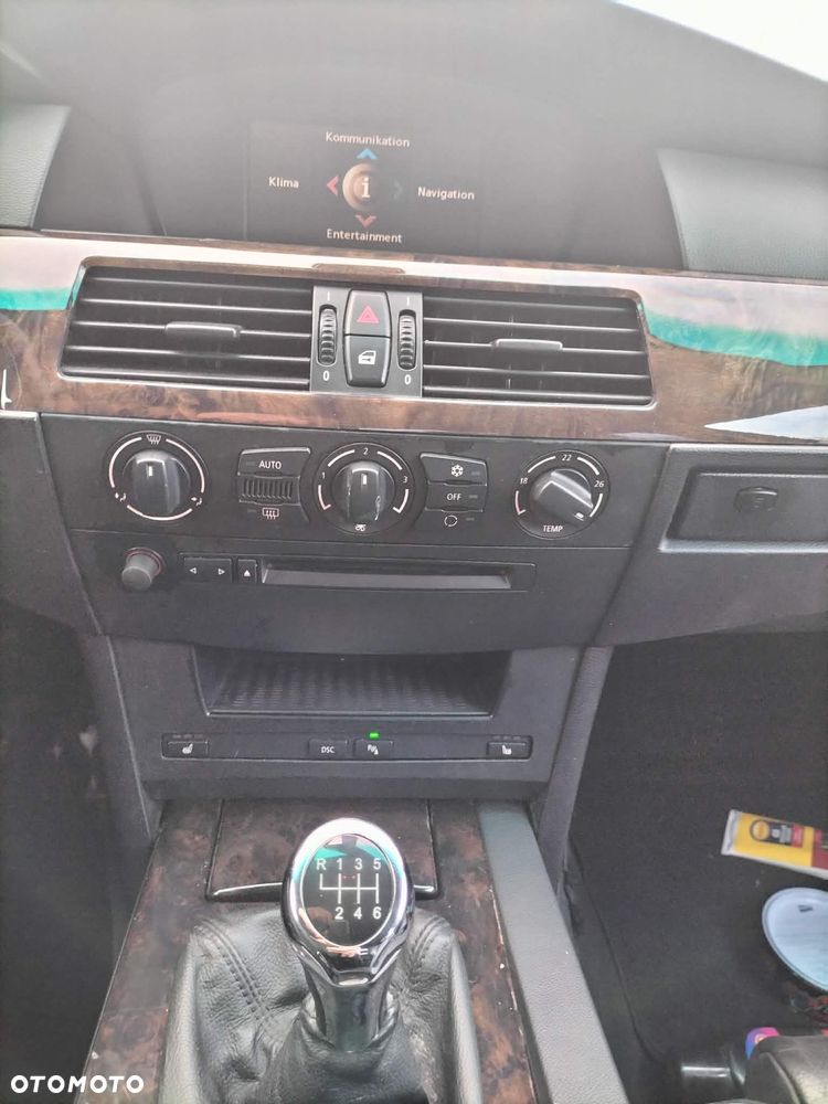 BMW Seria 5 525d - 12