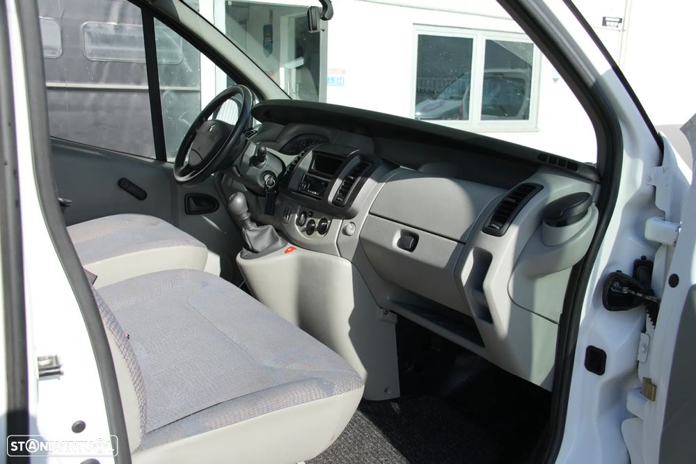 Renault Trafic 9Lugares 1.9DCI - 12