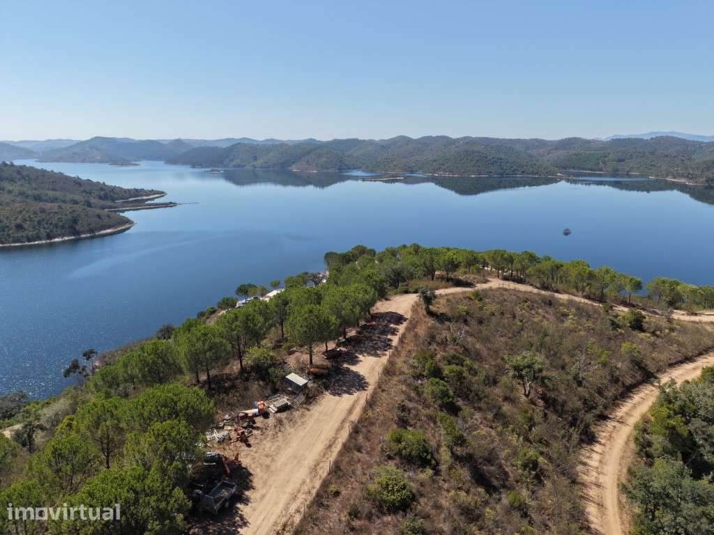Quinta Off-Grid de 10 Hectares com Acesso ao Lago e Ancoradouro - Grande imagem: 2/30