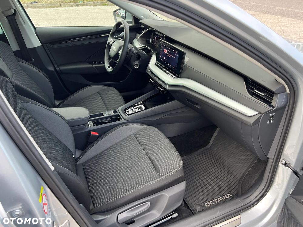 Skoda Octavia 1.5 TSI mHEV Selection DSG - 9