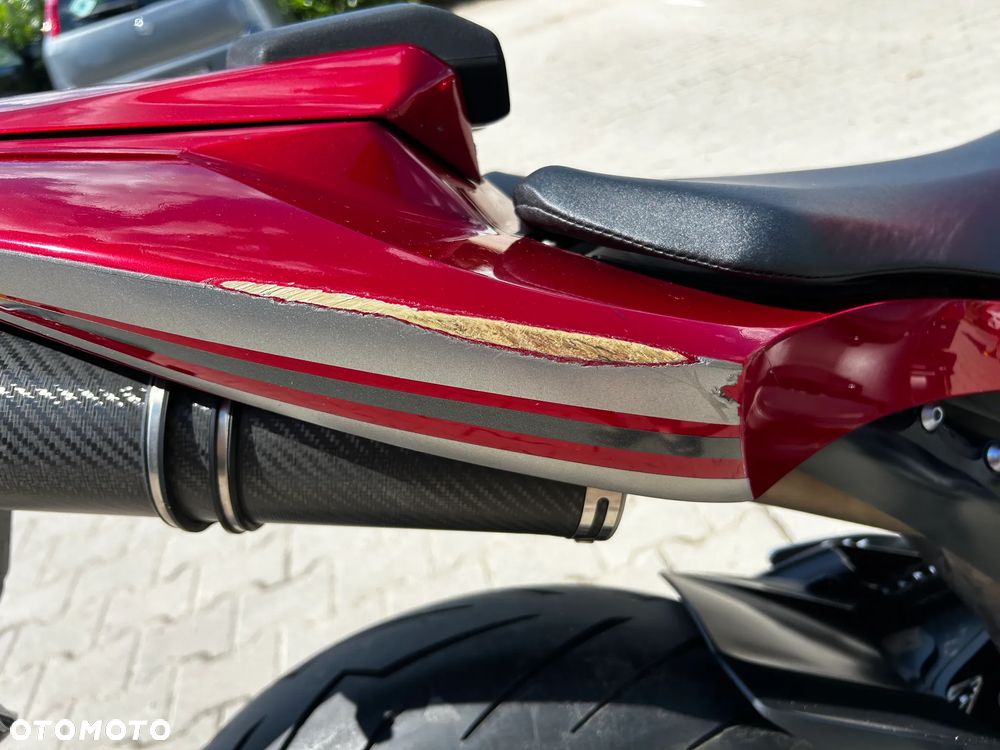 Yamaha R1 - 10