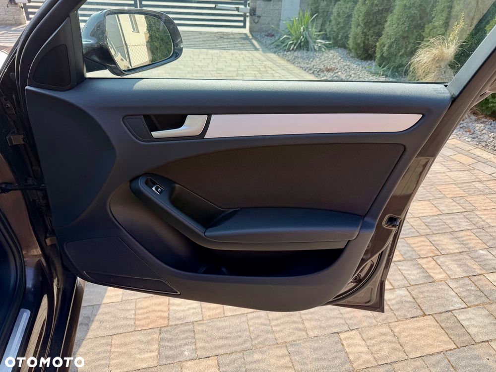 Audi A4 Avant 2.0 TDI DPF clean diesel multitronic S line Sportpaket - 28