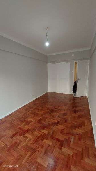 Arrendamento T2 Av. Almirante Reis - Grande imagem: 4/12