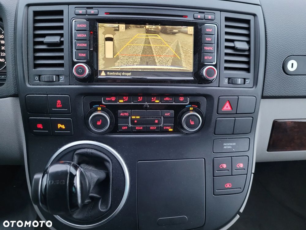 Volkswagen Multivan - 21