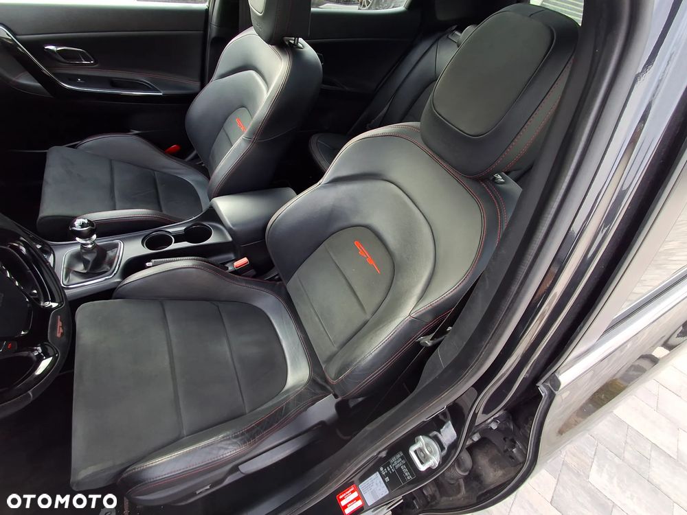 Kia Ceed 1.6 T-GDI GT - 14