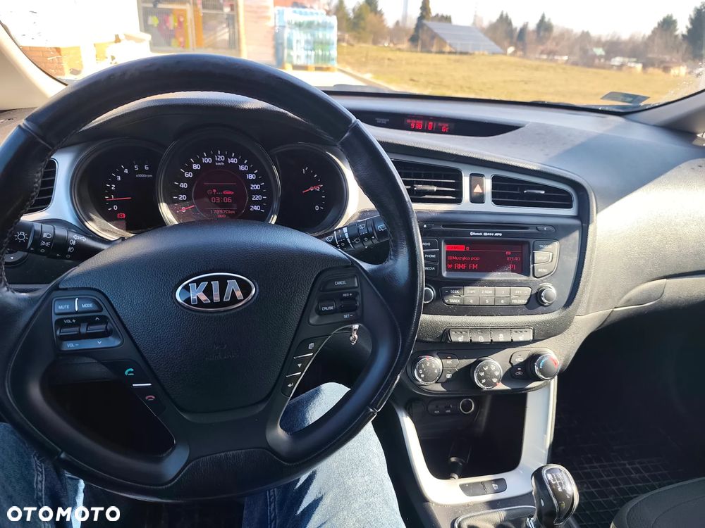 Kia Ceed 1.6 CRDi 128 ISG Dream Team Edition - 9