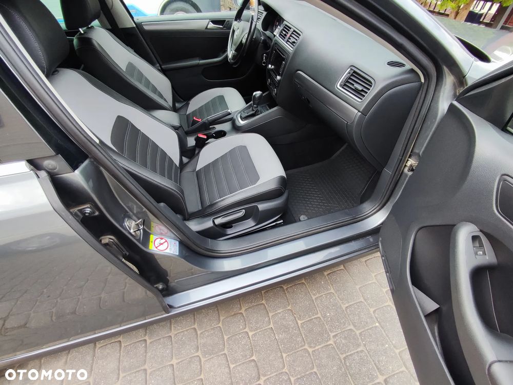 Volkswagen Jetta 2.0 TDI Highline DSG - 7