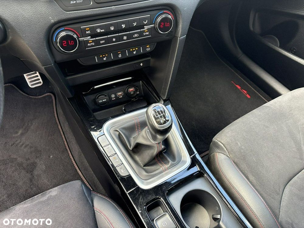 Kia ProCeed 1.6 T-GDI GT - 25