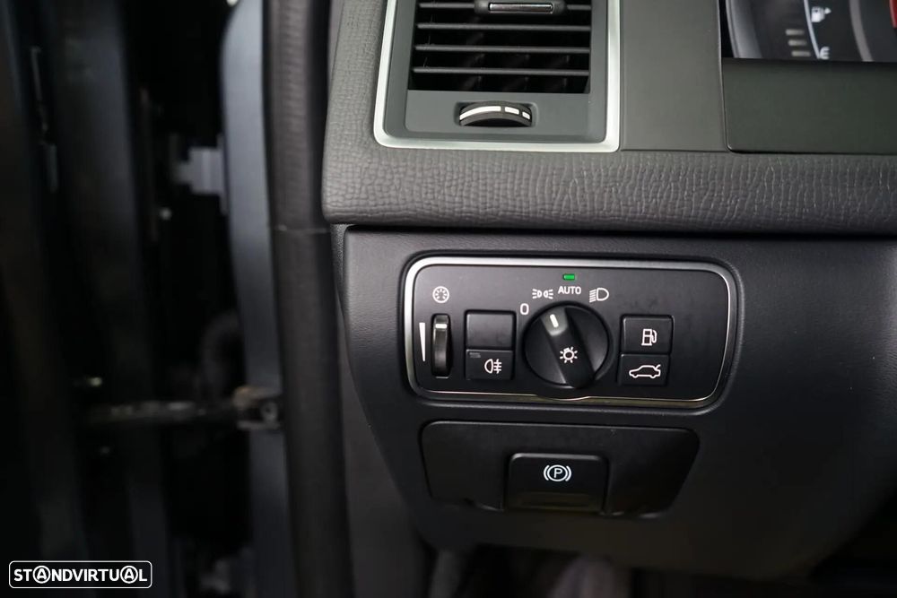 Volvo XC 60 2.0 D3 Momentum Geartronic - 27