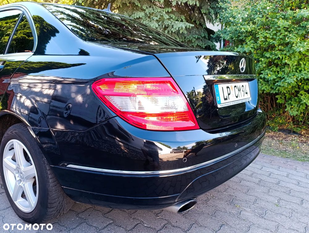 Mercedes-Benz Klasa C 180 CGI Automatik BlueEFFICIENCY Avantgarde - 21