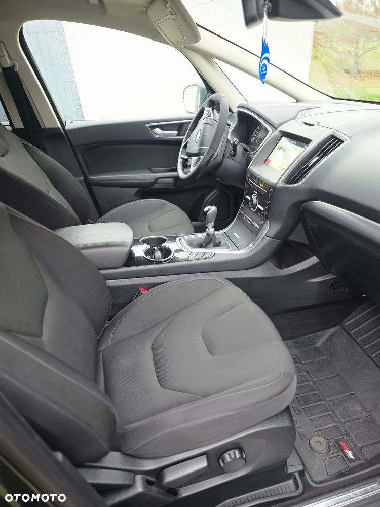 Ford S-Max - 12