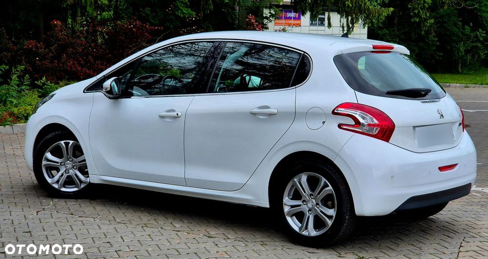 Peugeot 208 - 13