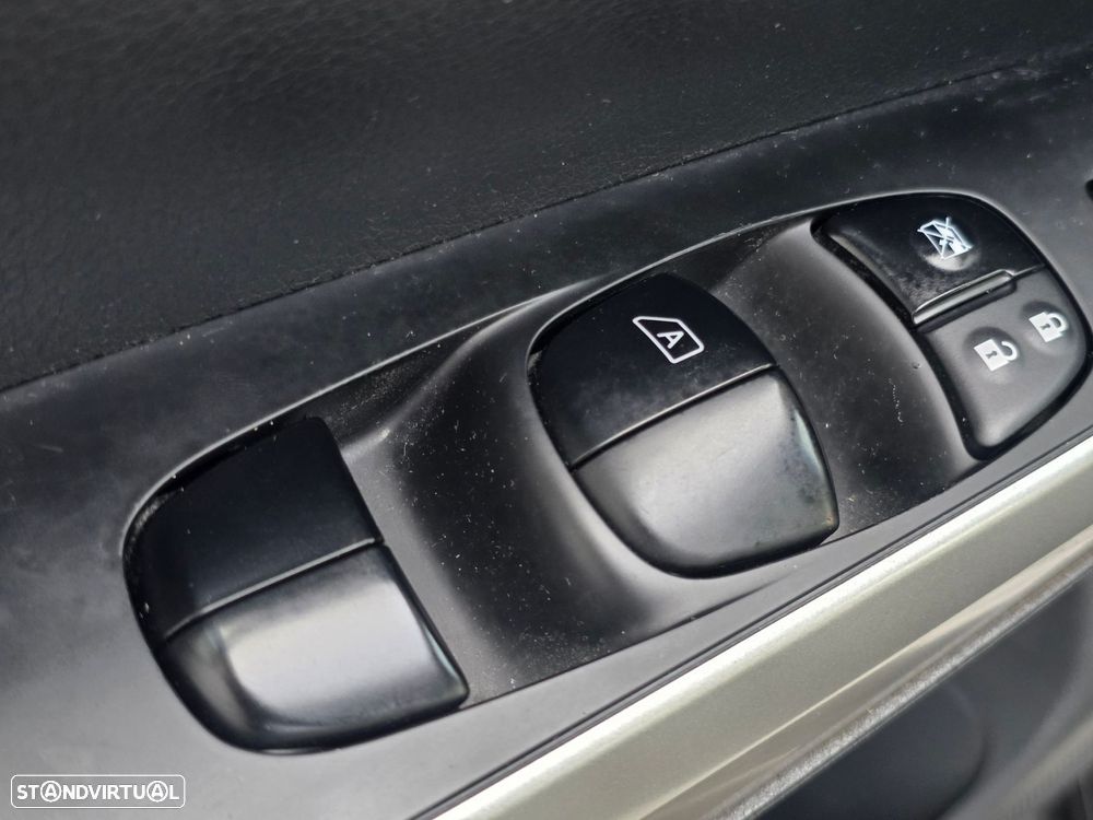 Nissan Navara 2.3 dCi CD 4WD N-Connecta Nav+Barras - 19
