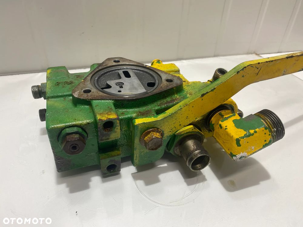 ZAWÓR PRIORYTETOWY/SEKCJA HYDRAULICZNA JOHN DEERE 7930 - RE254025 - 1
