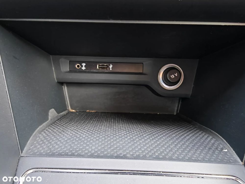 Volkswagen Touran 1.6 TDI SCR (BlueMotion Technology) SOUND - 25