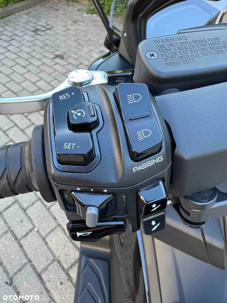 Kymco AK 550 - 7
