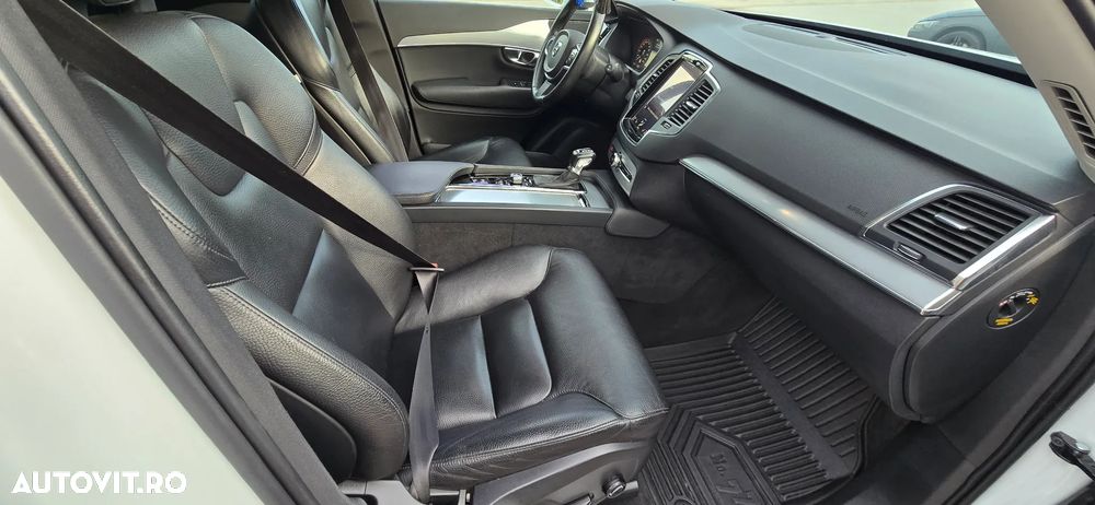 Volvo XC 90 - 9
