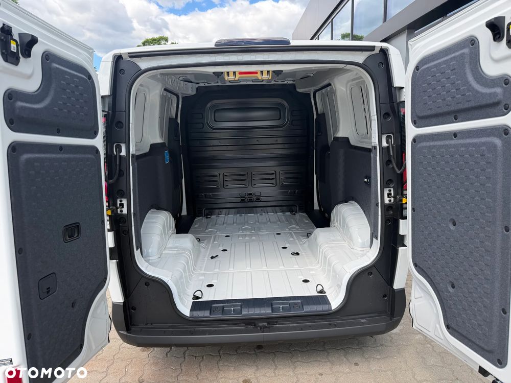 Kia PV5 71.2kWh - 8