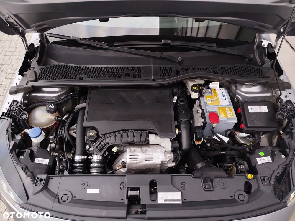 Peugeot 208 PureTech 100 GT - 29