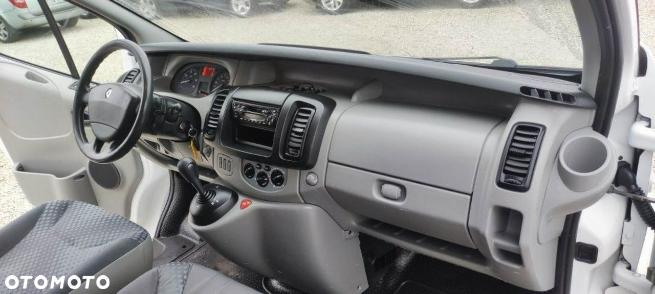 Renault Trafic - 16