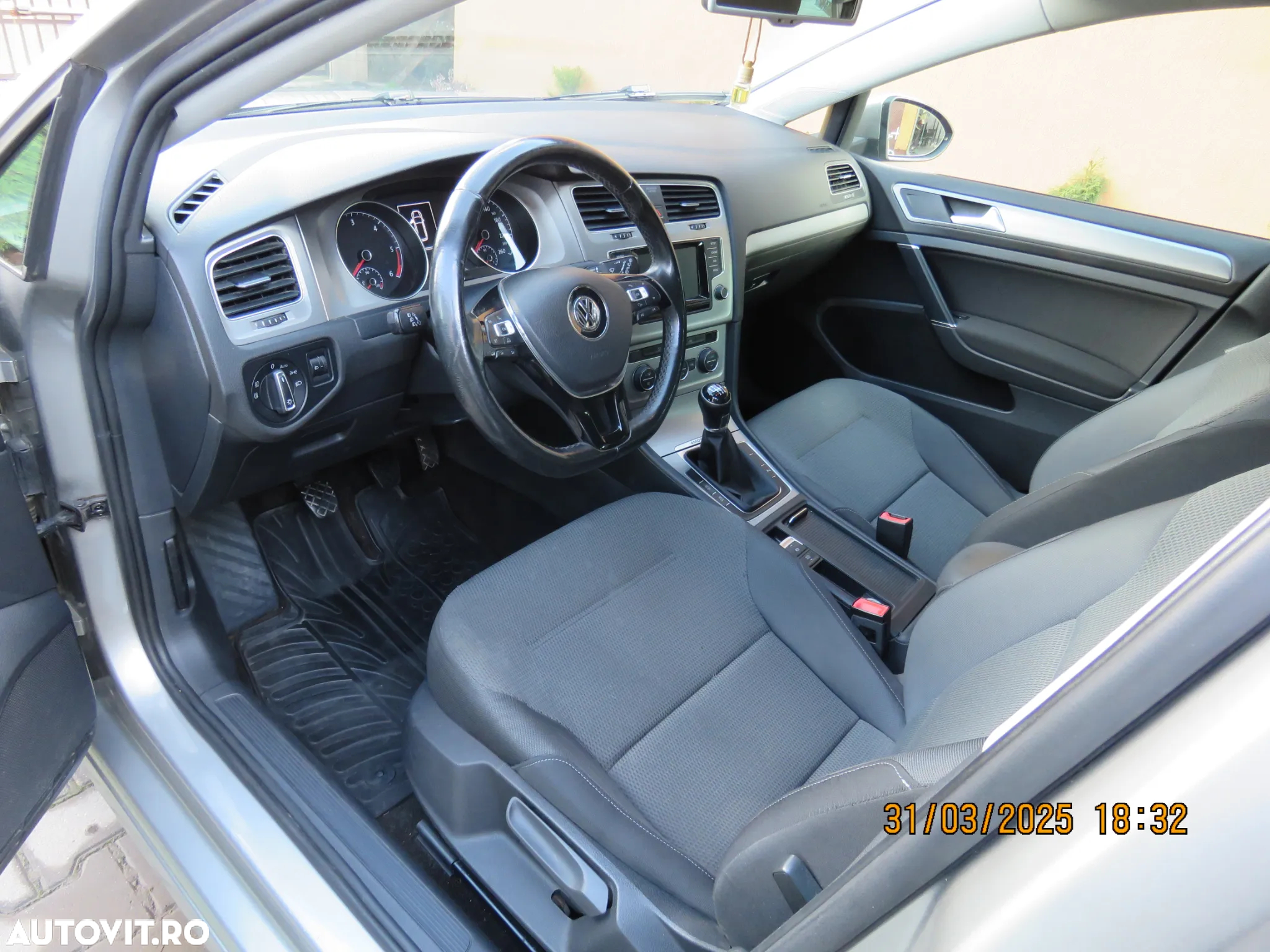 Volkswagen Golf 1.6 TDI 4Motion BlueMotion Technology Comfortline - 12