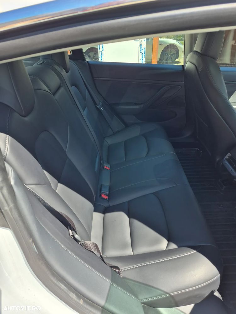 Tesla Model 3 - 10