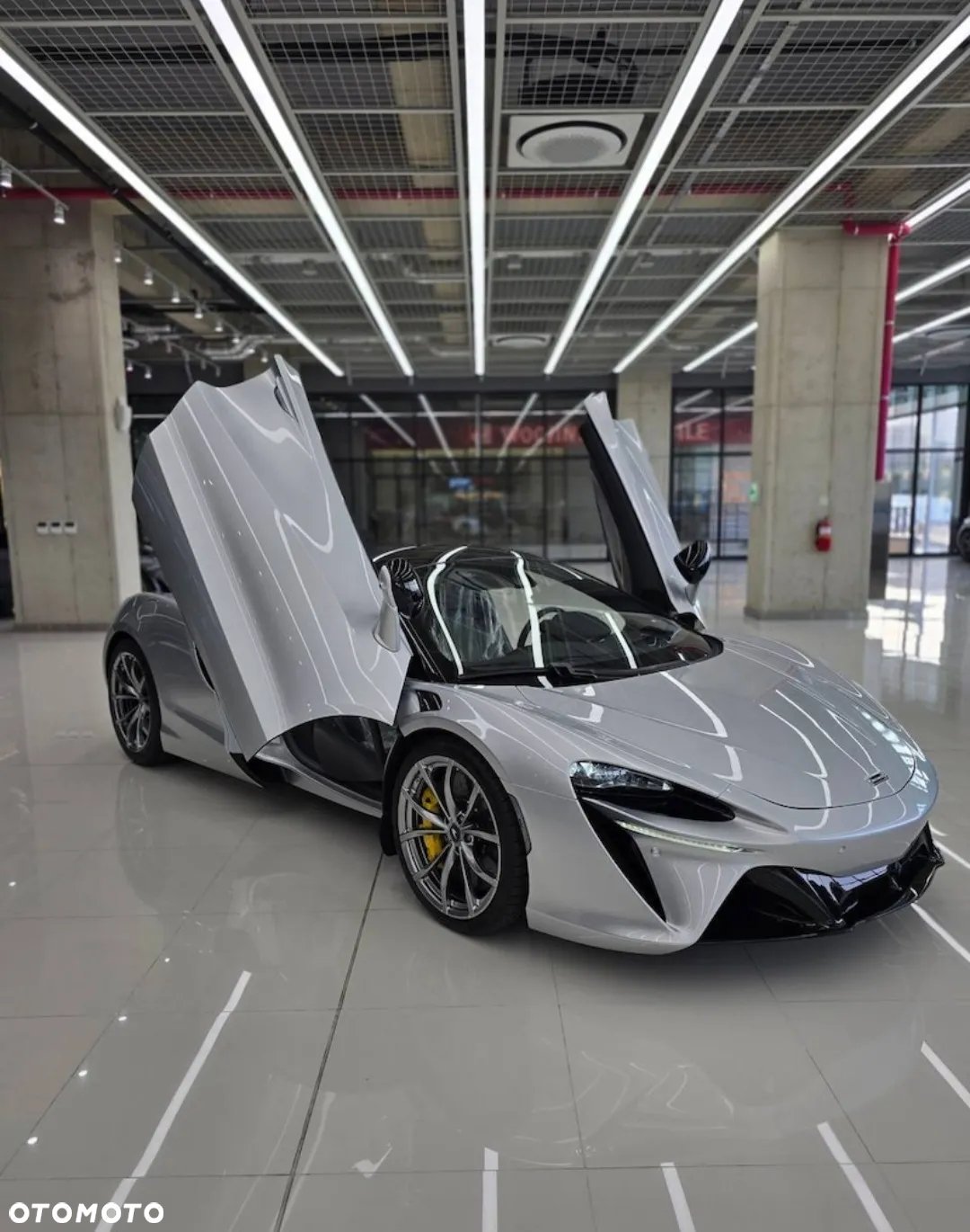 McLaren Artura - 15