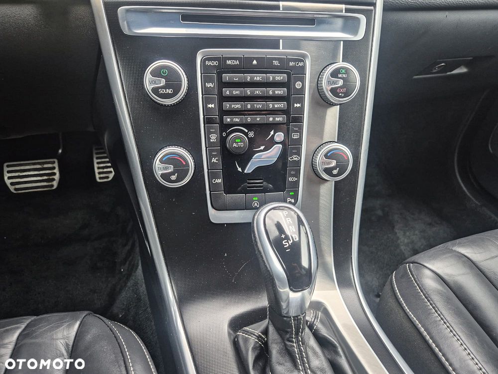 Volvo XC 60 D4 AWD Geartronic RDesign - 37