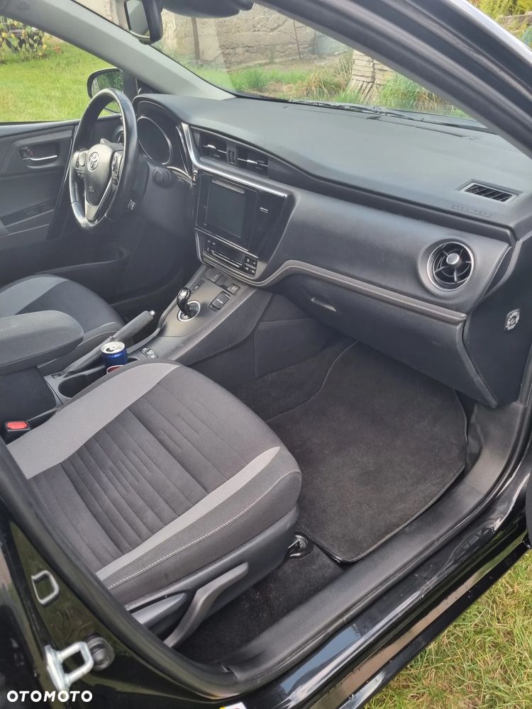 Toyota Auris - 11