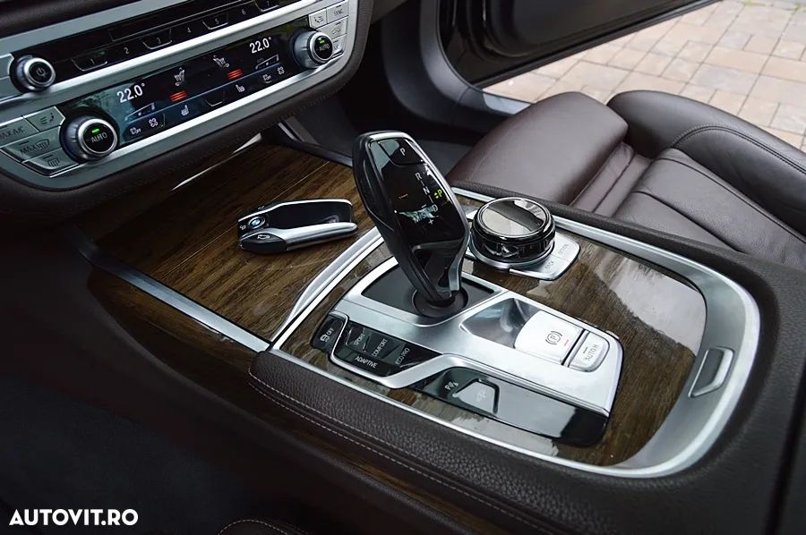 BMW Seria 7 - 35