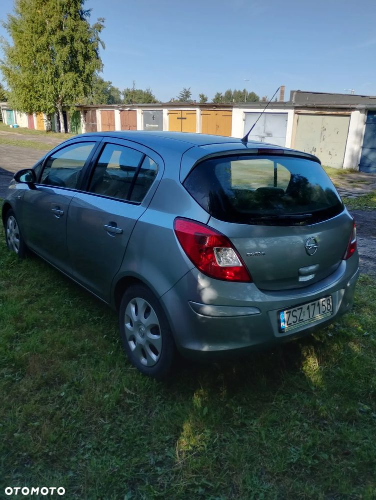 Opel Corsa 1.2 16V Cosmo - 9