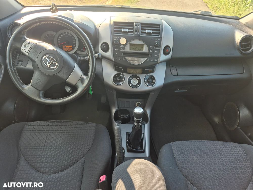 Toyota RAV4 - 8