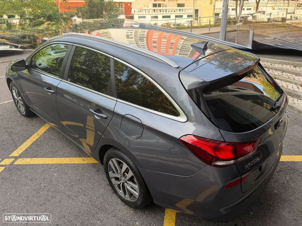 Hyundai i30 SW 1.6 CRDi Style+Navi - 23