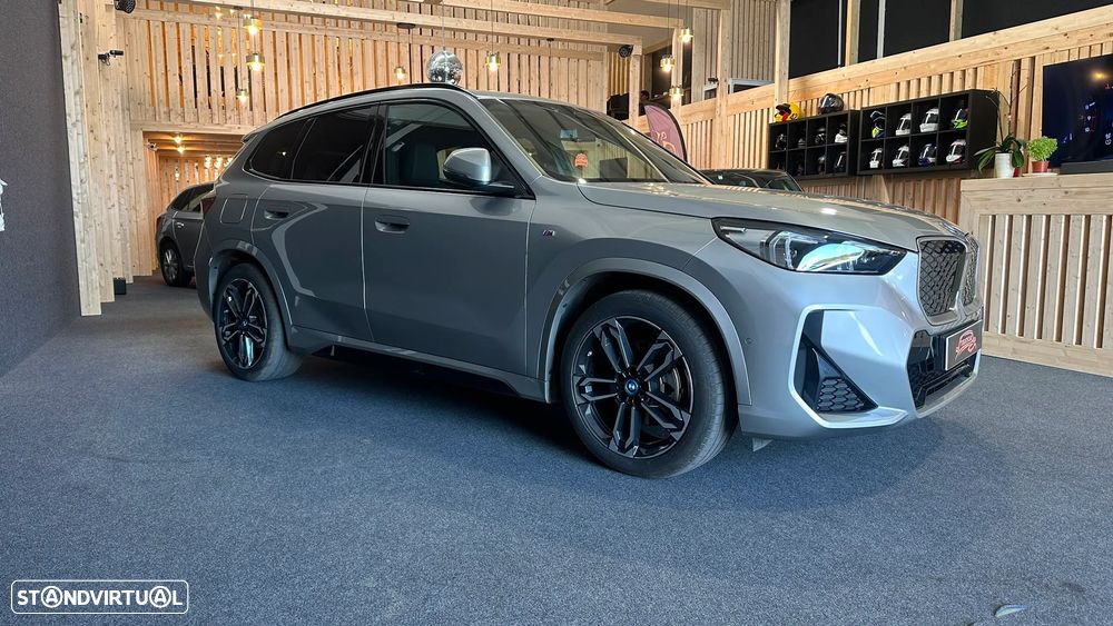 BMW iX1 eDrive20 Pack Desportivo M - 4