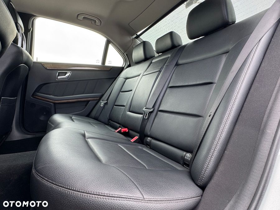 Mercedes-Benz Klasa E 350 4-Matic - 19